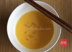 Illustration of how to make egg pancakes 1