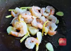 Illustration of how to make broccoli, shrimp and tofu soup 3