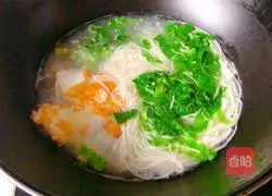 Illustration of how to make spicy and sour egg noodles 6