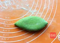 Illustration of how to make green leaf bean paste buns 11