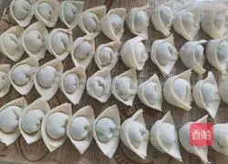 Illustration of the recipe of shepherd's purse and fresh meat wontons in sour soup 11