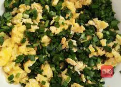 Illustration of how to make leek and egg pie 4