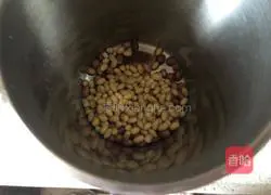 Illustration of how to make peanut soy milk 2