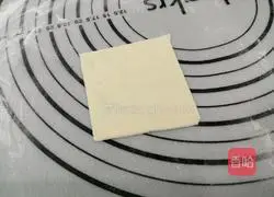 Illustration of how to make ham sausage candy 3