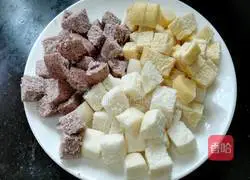 Illustration of how to make three-color steamed buns with fried eggs 2