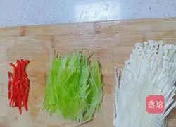 Illustration of how to make enoki mushrooms with lettuce 2