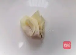 Illustration of how to make three fresh wontons 5