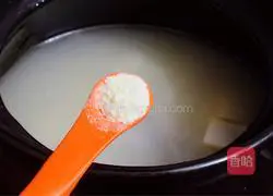 Illustration of how to make crucian carp tofu soup 7