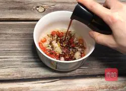 Illustration of making shredded chicken cold noodles 7
