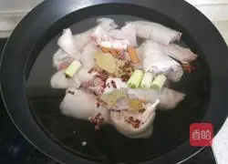 Soybean and pig trotters soup recipe 5