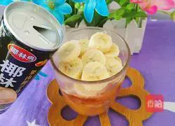 Illustration of how to make banana, apple and coconut juice 5