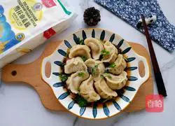 Illustration of how to make carrot, mushroom and meat dumplings 16