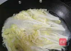 Illustration of how to make cold vermicelli and baby vegetables 14