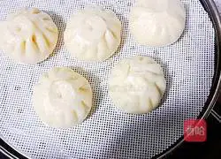 Illustration of how to make Xiao Long Bao 11