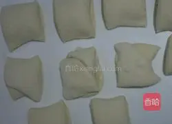 Illustration of how to make steamed buns rolled in flower oil 14