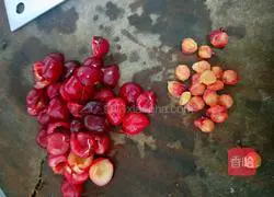 Illustration of how to make cherry oatmeal yogurt cup 3