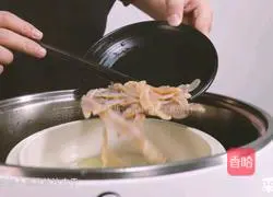 Illustration of how to make sandworm and winter melon soup 6