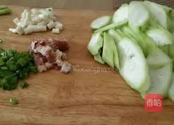 Ham, mushroom and luffa soup Illustration of how to do it 1