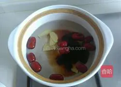 Illustration of making ginger jujube tea 2