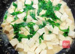 Illustration of how to make crab roe, pea sprouts and tofu soup 15