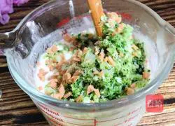 Illustration of how to make broccoli egg pancake rolls 5