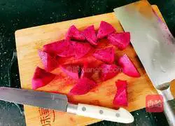 Illustration of how to make healthy cantaloupe and dragon fruit sweet soup 6