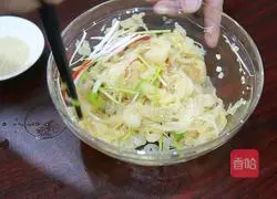 Illustration of how to make spicy jellyfish with lotus and mustard seeds 7