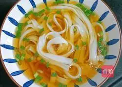 Illustration of how to make meatball soup and rice noodles 7