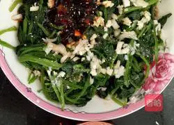 Illustration of how to make spinach with nuts 3