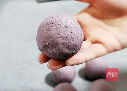 Illustration of how to make black rice steamed buns 19