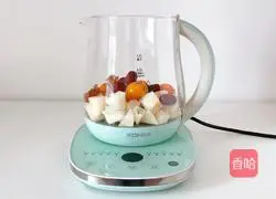 Illustration of how to make rock sugar, snow pear and kumquat drink 3