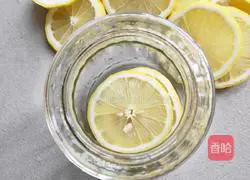 Honey Lemonade Recipe Illustration 2