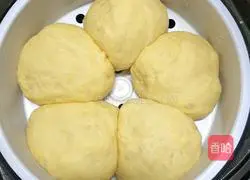 Illustration of how to make pumpkin steamed buns 11