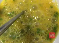 Illustration of how to make tomato and egg soup 8