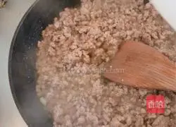 Illustration of how to make a bowl of fried sauce and fried noodles (Lantern Festival on the 15th day of the first lunar month) 4