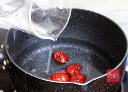 Illustration of how to make sweet-scented osmanthus, brown sugar and wine-filled dumplings 6