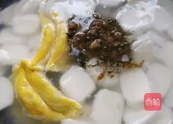 Illustration of how to make egg dumplings and rice cake soup 8