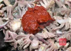 Illustration of Korean Spicy Duck Gizzard Noodles 13