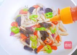 Illustration of how to stir-fry scissor noodles with seasonal vegetables 10