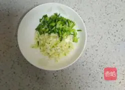 Illustration of how to make spicy and sour shredded radish 2