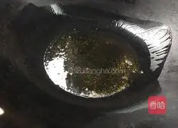 Illustration of how to stir-fry shredded pork with king oyster mushroom 10