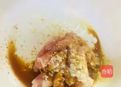 Illustration of how to make tomato shredded pork noodles 3