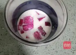 Illustration of how to make dragon fruit milkshake 7