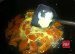 Illustration of how to make tomato and egg drop soup 6