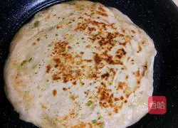 Illustration of how to make colorful pepper and green onion cake 15