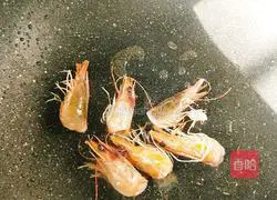 Illustration of how to make shrimp multigrain noodles 4