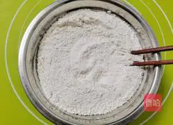 Illustration of how to make big meat buns with mushrooms and onions 6