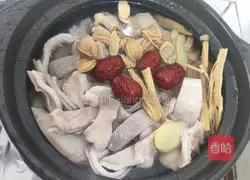 Illustration of how to make abalone, pork belly and chicken soup 5