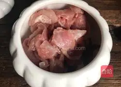 Illustration of how to make mushroom and lean meat soup 6