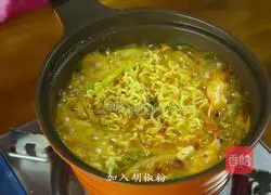 Korean spicy Illustration of how to make seafood noodles 12